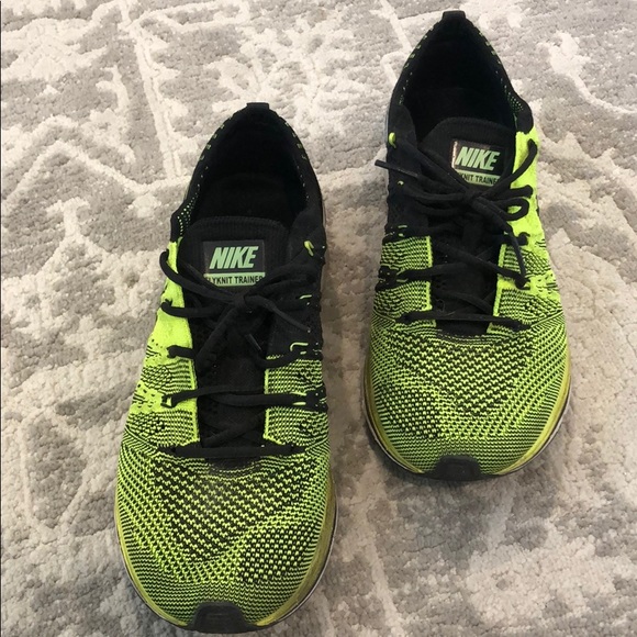 mens black nike trainers size 7